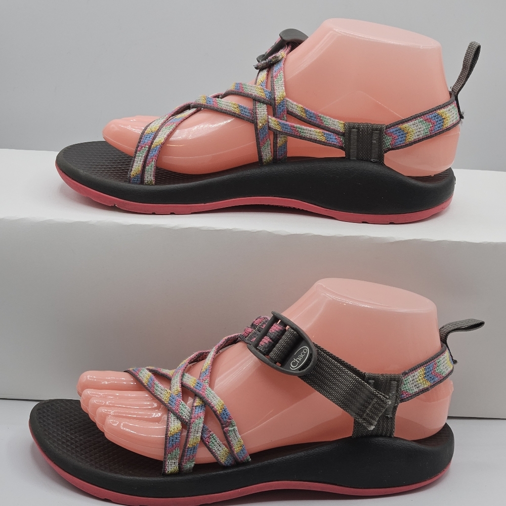 Chaco Z2 classic strappy pastel striped sandals size 5